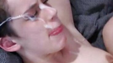 Filem On The Floor dengan Mandy Meadows video lucah seks yang menggoda dari Spizoo