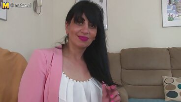 Skru milf nenek melancap dengan Lauren Phillips yang cantik dari MYLF