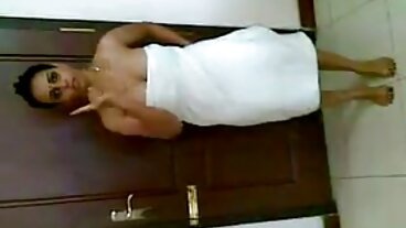 Badan video lucah pelajar yang sempurna dengan Abella Danger yang cantik dan Molly Stewart dari Reality Kings